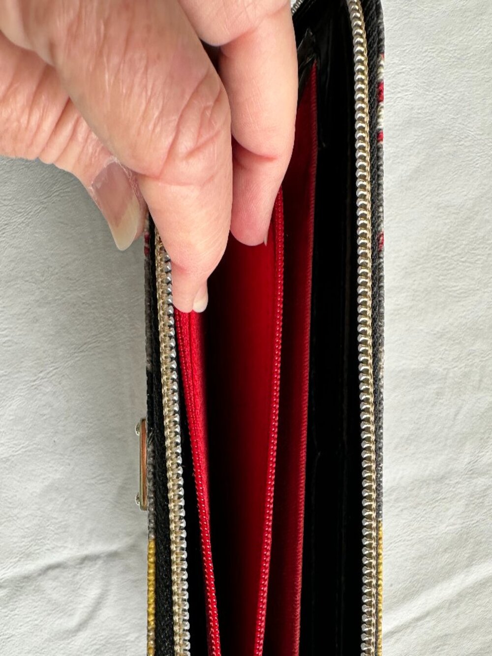DOONEY & BOURKE DISNEY PARKS "MICKEY MOUSE" BODY PARTS CLUTCH WALLET - Picture 6 of 6